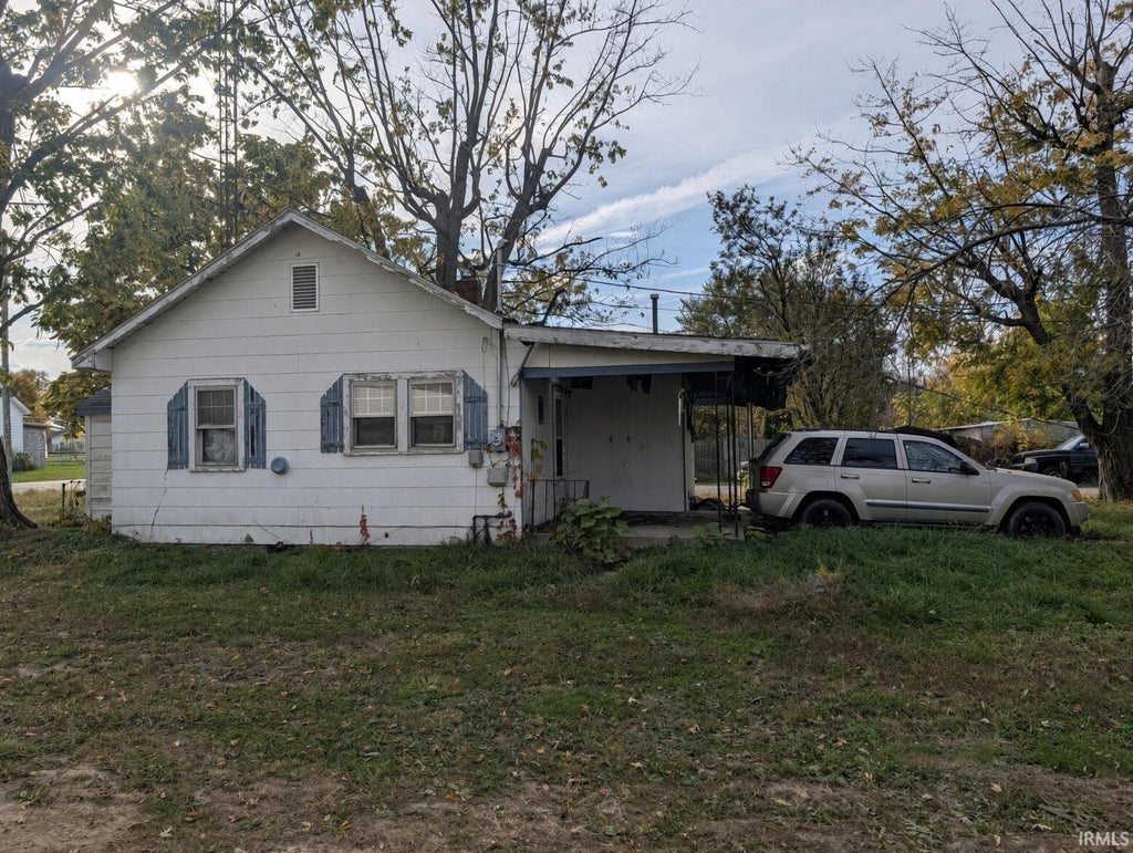 Photo of 202 E Grandview Avenue, Redkey, IN 47373 (MLS # 202644568)