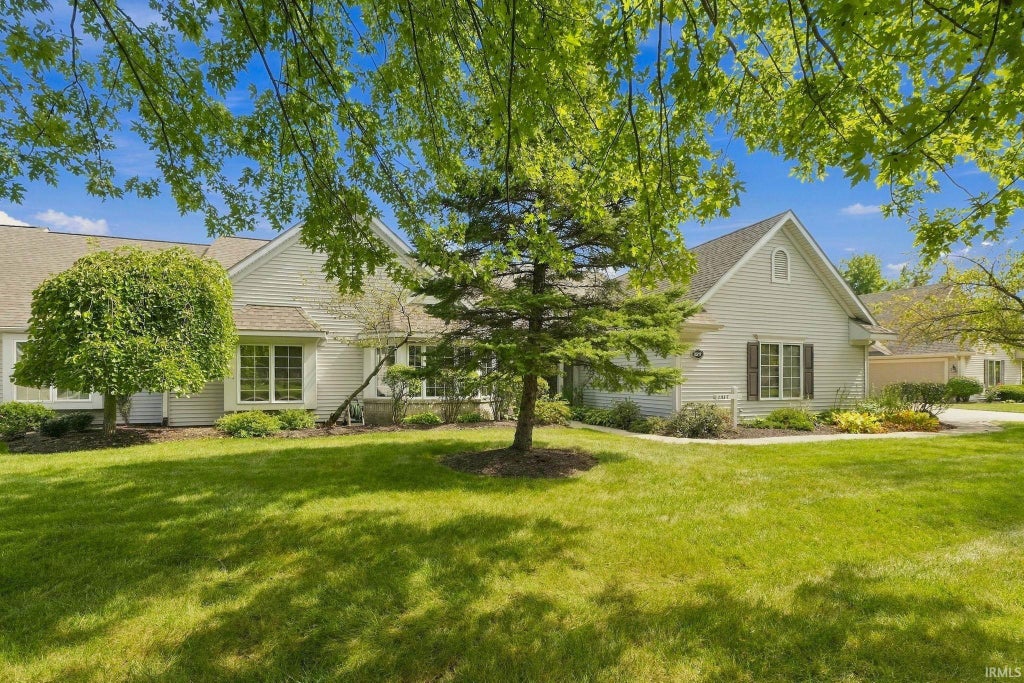 Photo of 2517 Covington Pointe Trail, Fort Wayne, IN 46804 (MLS # 202638212)