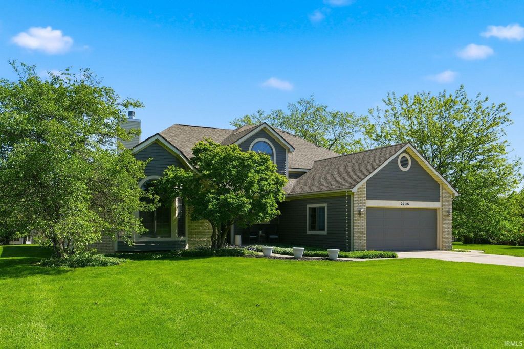 Photo of 2705 Riveroak Drive, Fort Wayne, IN 46825 (MLS # 202617393)