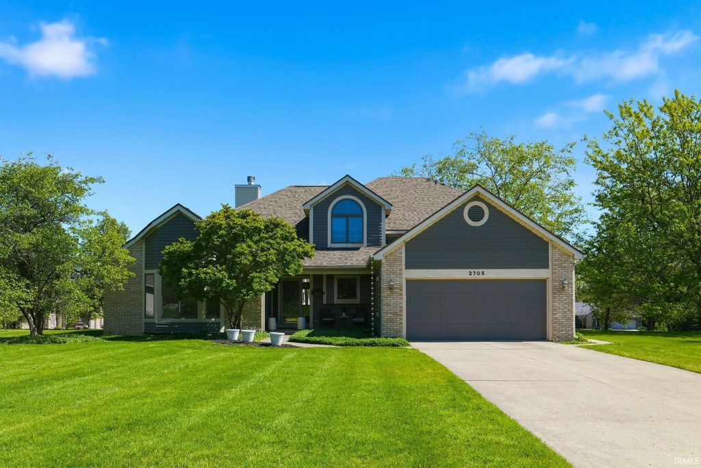 Photo of 2705 Riveroak Drive, Fort Wayne, IN 46825 (MLS # 202617393)