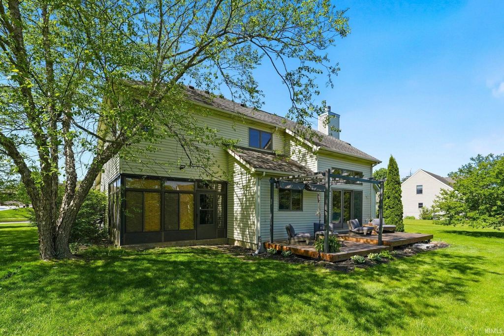 Photo of 2705 Riveroak Drive, Fort Wayne, IN 46825 (MLS # 202617393)