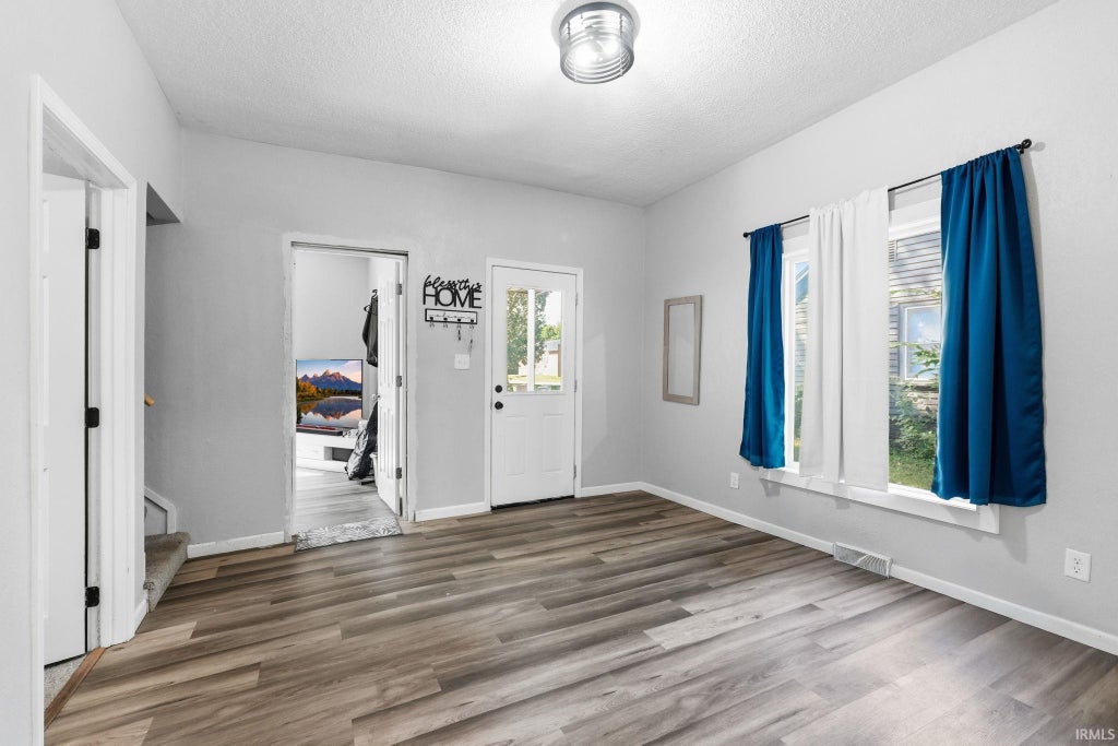 Photo of 406 Aspenwald Avenue, Elkhart, IN 46516 (MLS # 202637766)