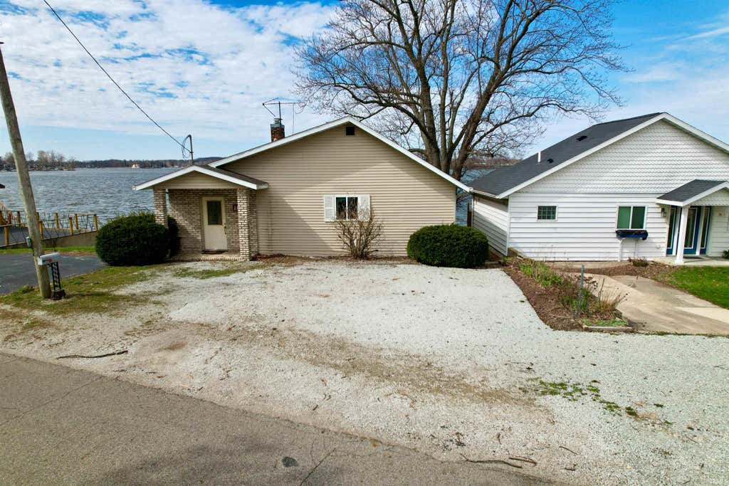 Photo of 1622 Bessmore Park Road, Rochester, IN 46975 (MLS # 202625655)