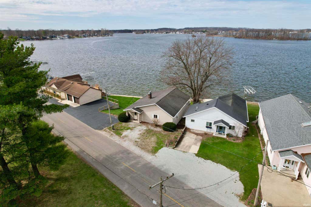Photo of 1622 Bessmore Park Road, Rochester, IN 46975 (MLS # 202625655)