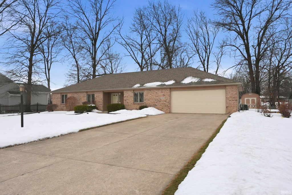 Photo of 2303 Meadowsweet Court, Fort Wayne, IN 46808 (MLS # 202604492)