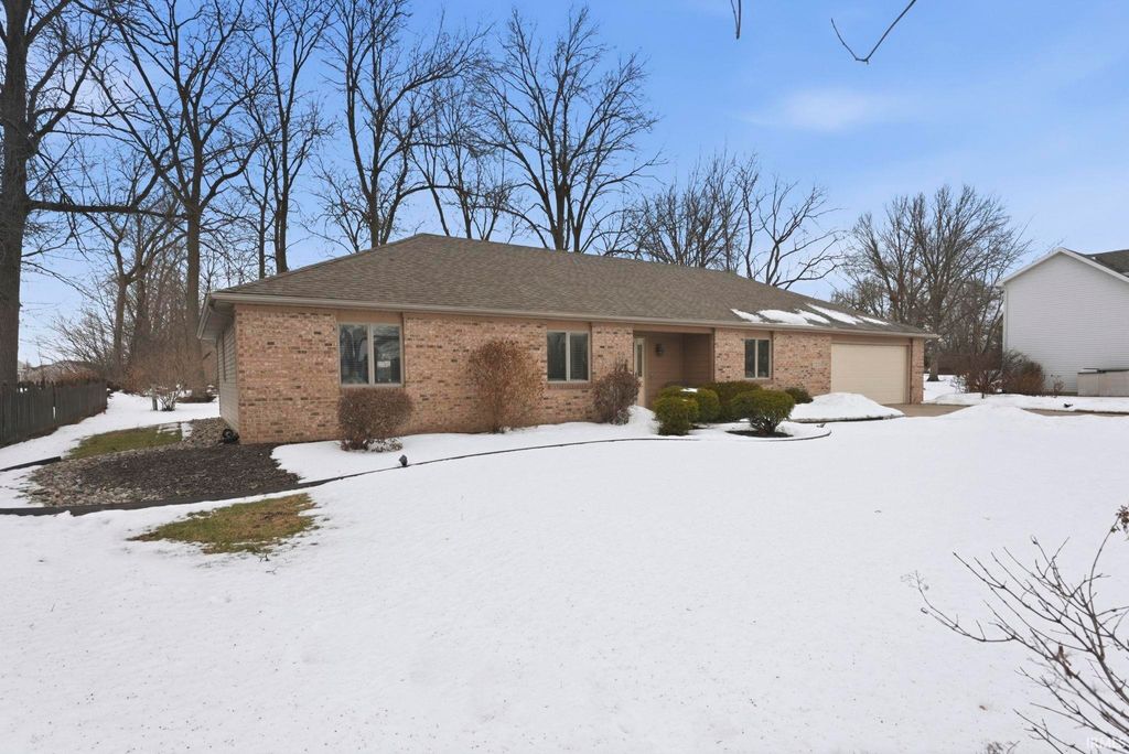 Photo of 2303 Meadowsweet Court, Fort Wayne, IN 46808 (MLS # 202604492)