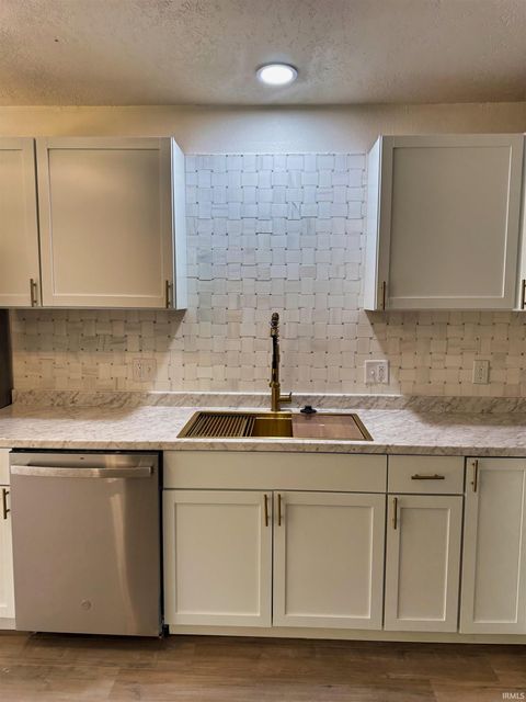 Tiny photo for 116 Middle Avenue, Bedford, IN 47421 (MLS # 202616387)