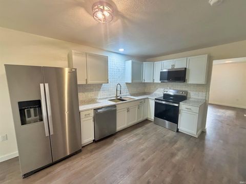 Tiny photo for 116 Middle Avenue, Bedford, IN 47421 (MLS # 202616387)