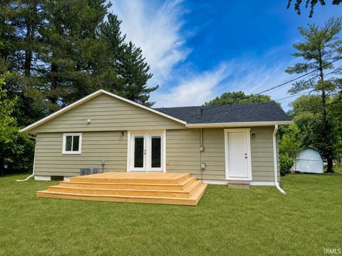 Tiny photo for 116 Middle Avenue, Bedford, IN 47421 (MLS # 202616387)