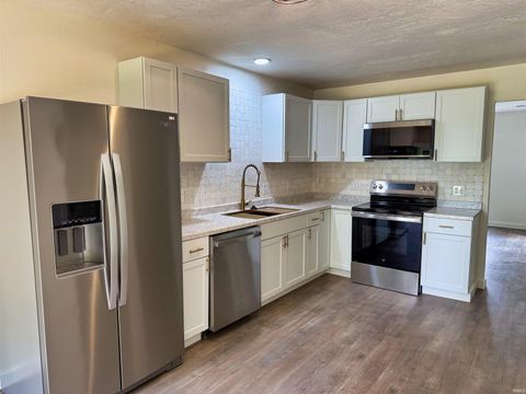 Tiny photo for 116 Middle Avenue, Bedford, IN 47421 (MLS # 202616387)