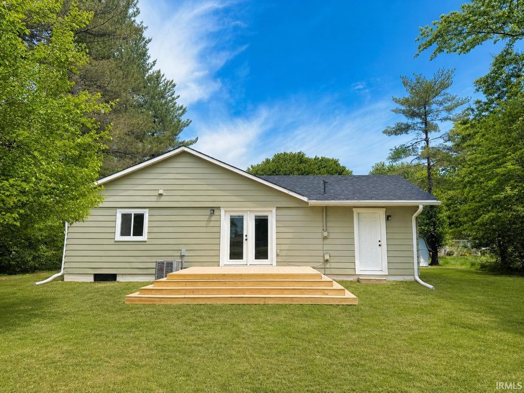 Photo of 116 Middle Avenue, Bedford, IN 47421 (MLS # 202616387)