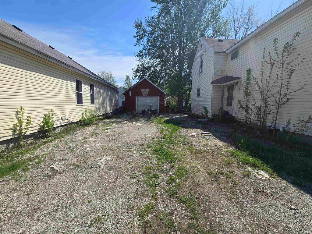 Photo of 1143 W Main Street, Fort Wayne, IN 46808 (MLS # 202615028)