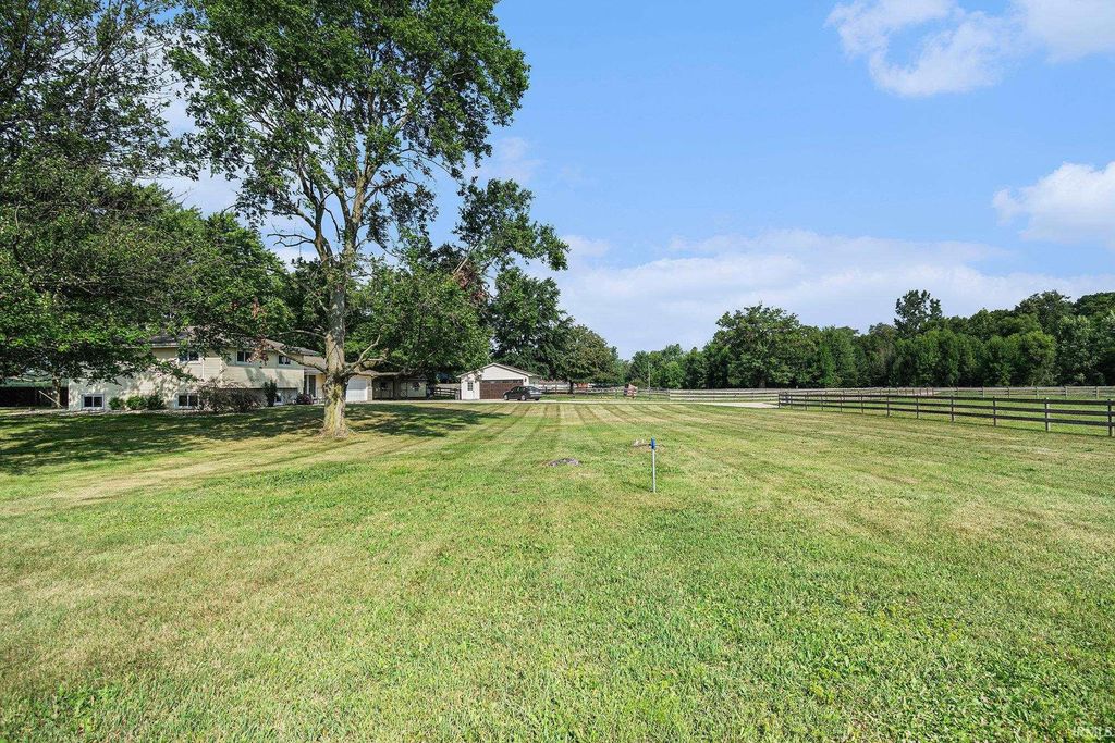 Photo of 11298 US 20 Highway, Middlebury, IN 46540 (MLS # 202620587)