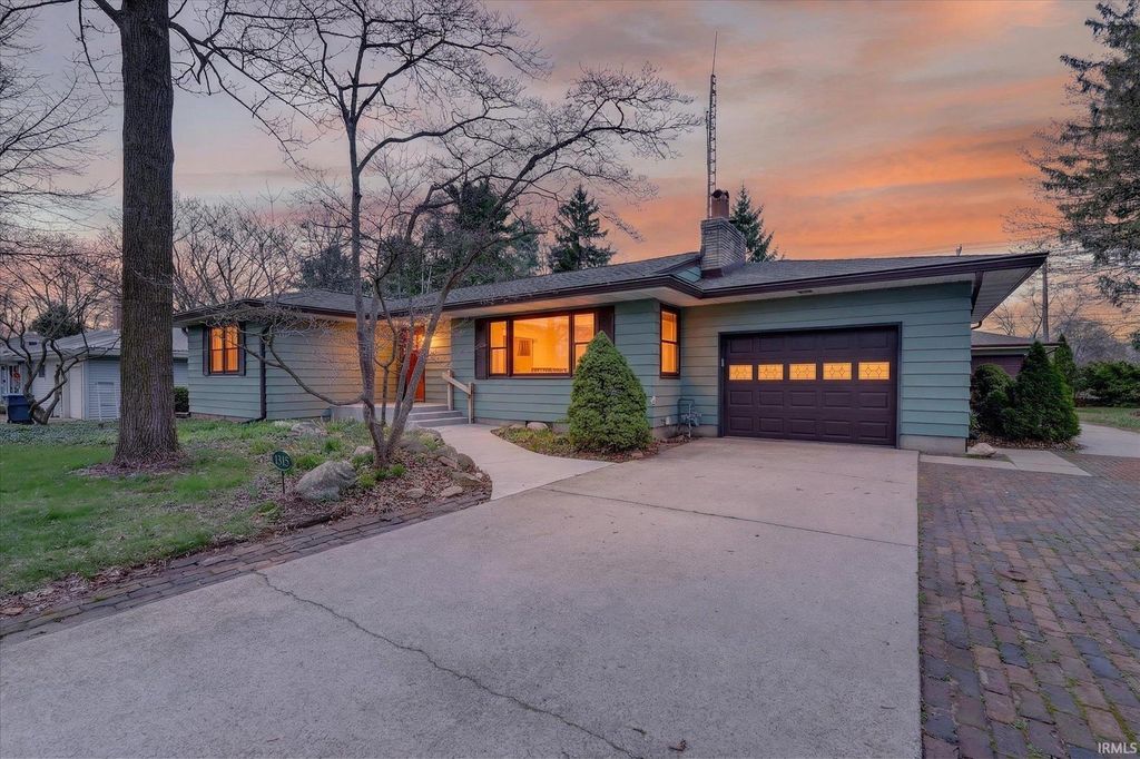 Photo of 1315 E Reynolds St, Goshen, IN 46528 (MLS # 202612207)