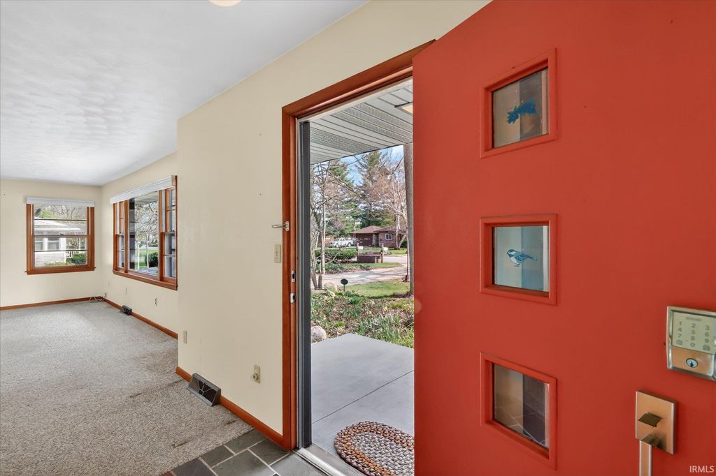 Photo of 1315 E Reynolds St, Goshen, IN 46528 (MLS # 202612207)