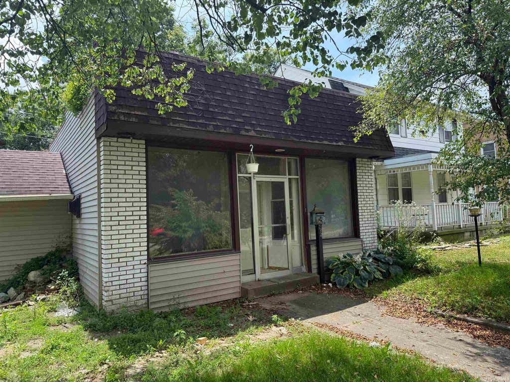 Photo of 734 E Ewing Avenue, South Bend, IN 46613 (MLS # 202635012)