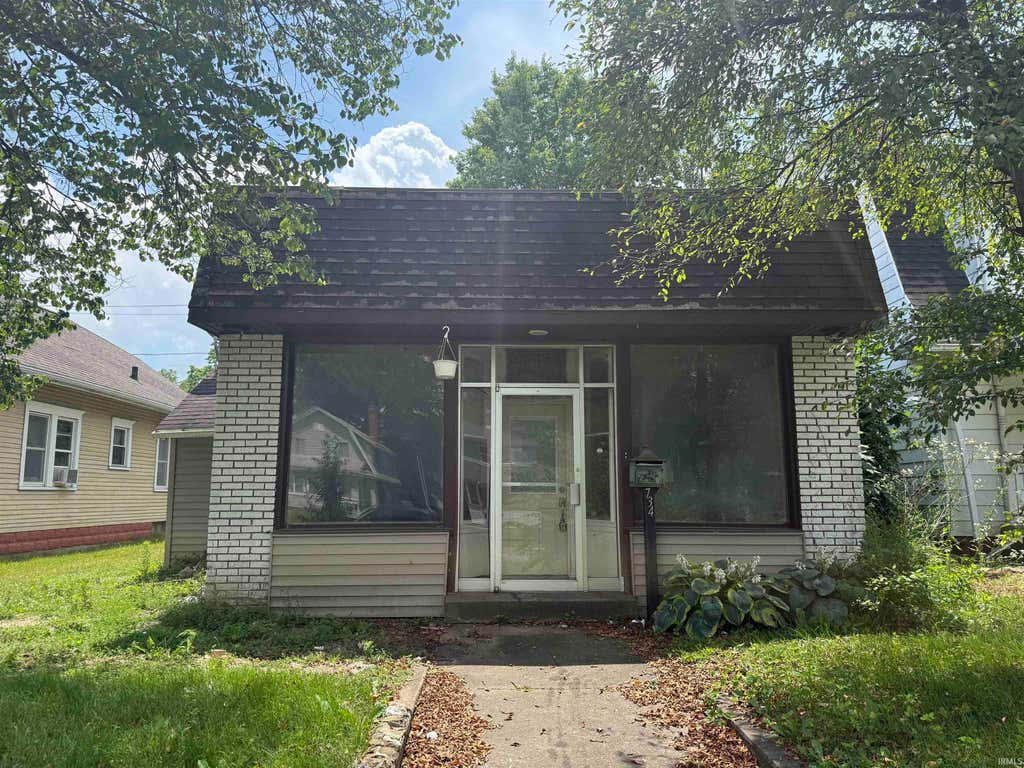 Photo of 734 E Ewing Avenue, South Bend, IN 46613 (MLS # 202635012)