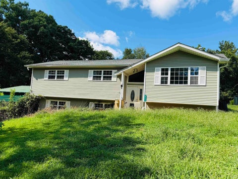 Photo of 942 Sunny Acres Drive, Bedford, IN 47421 (MLS # 202637645)