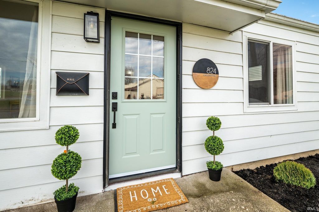 Photo of 824 Anderson Avenue, Fort Wayne, IN 46805 (MLS # 202609428)