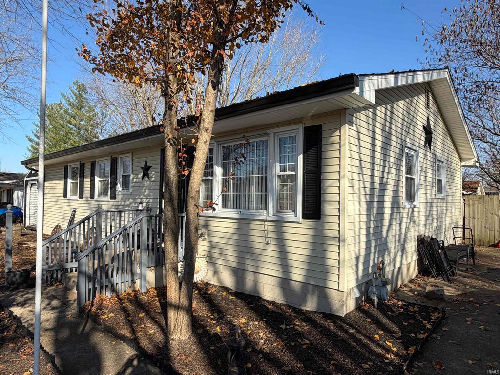 Photo of 1812 Circle Drive Dr, Bedford, IN 47421 (MLS # 202547261)