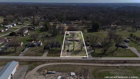 Photo of 3322 Tunnelton Road, Bedford, IN 47421 (MLS # 202608804)