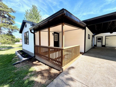 Tiny photo for 1802 27th Street, Bedford, IN 47421 (MLS # 202621448)