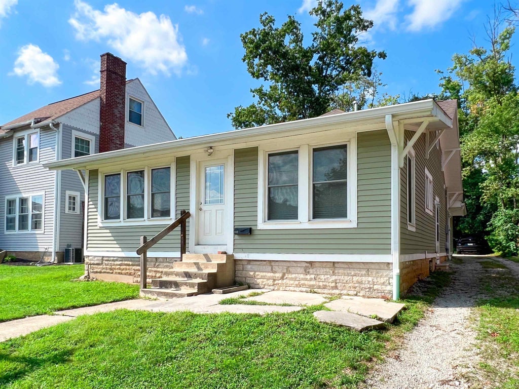 Photo of 717 E Hunter Avenue, Bloomington, IN 47401 (MLS # 202638283)