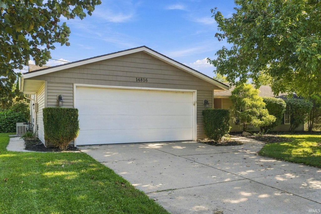 Photo of 14816 Michael Drive, Leo, IN 46765 (MLS # 202641646)
