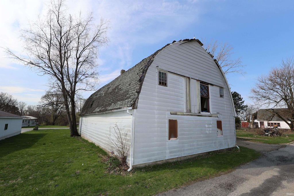 Photo of 226 W 1st Road, La Paz, IN 46537 (MLS # 202612275)