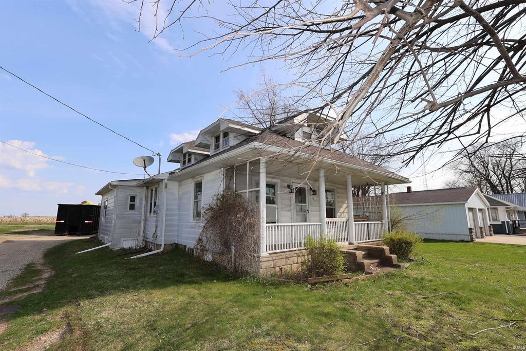 Photo of 226 W 1st Road, La Paz, IN 46537 (MLS # 202612275)