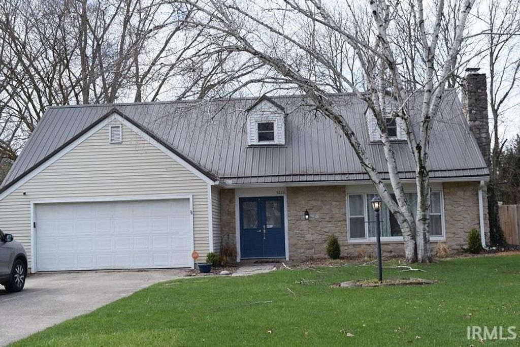 Photo of 3826 Turf Lane, Fort Wayne, IN 46804 (MLS # 202608652)