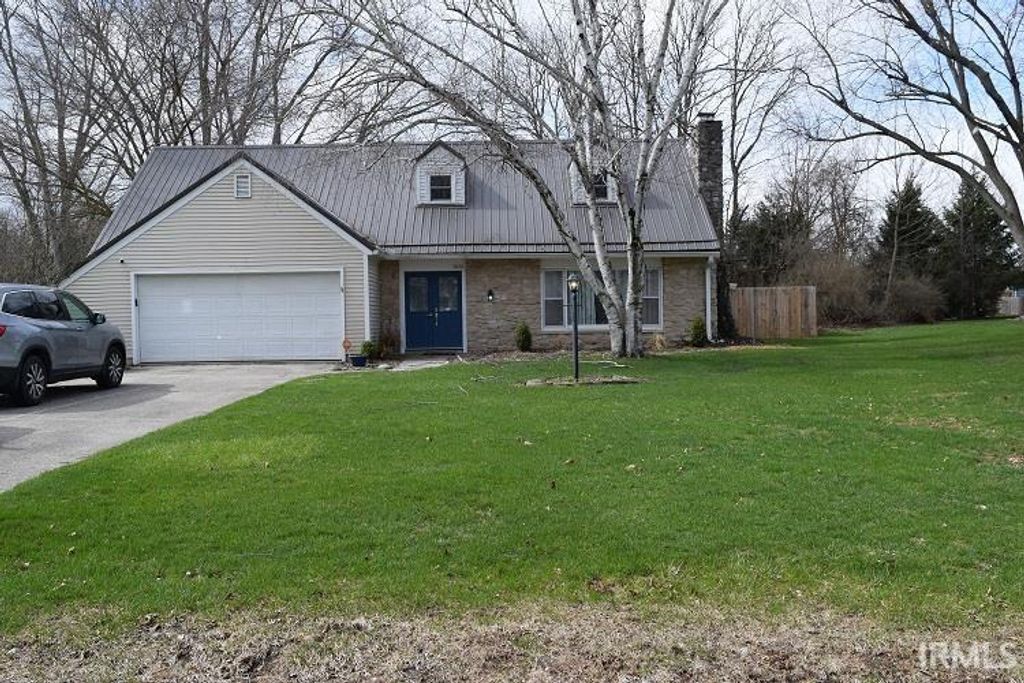 Photo of 3826 Turf Lane, Fort Wayne, IN 46804 (MLS # 202608652)