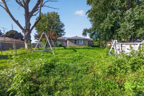 Tiny photo for 615 E Alto Road, Kokomo, IN 46902 (MLS # 202634582)