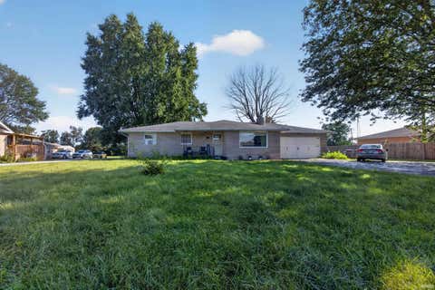 Tiny photo for 615 E Alto Road, Kokomo, IN 46902 (MLS # 202634582)