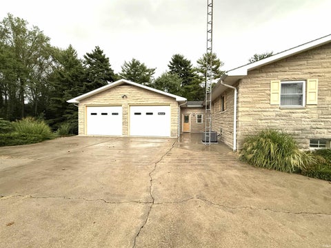 Tiny photo for 2406 Glennwood Drive, Washington, IN 47501 (MLS # 202638944)