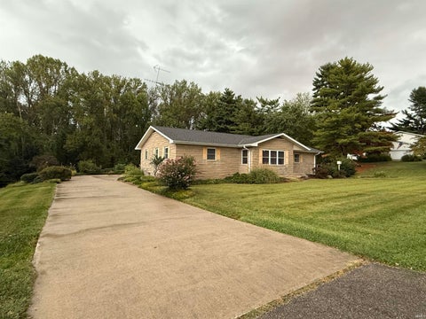 Tiny photo for 2406 Glennwood Drive, Washington, IN 47501 (MLS # 202638944)