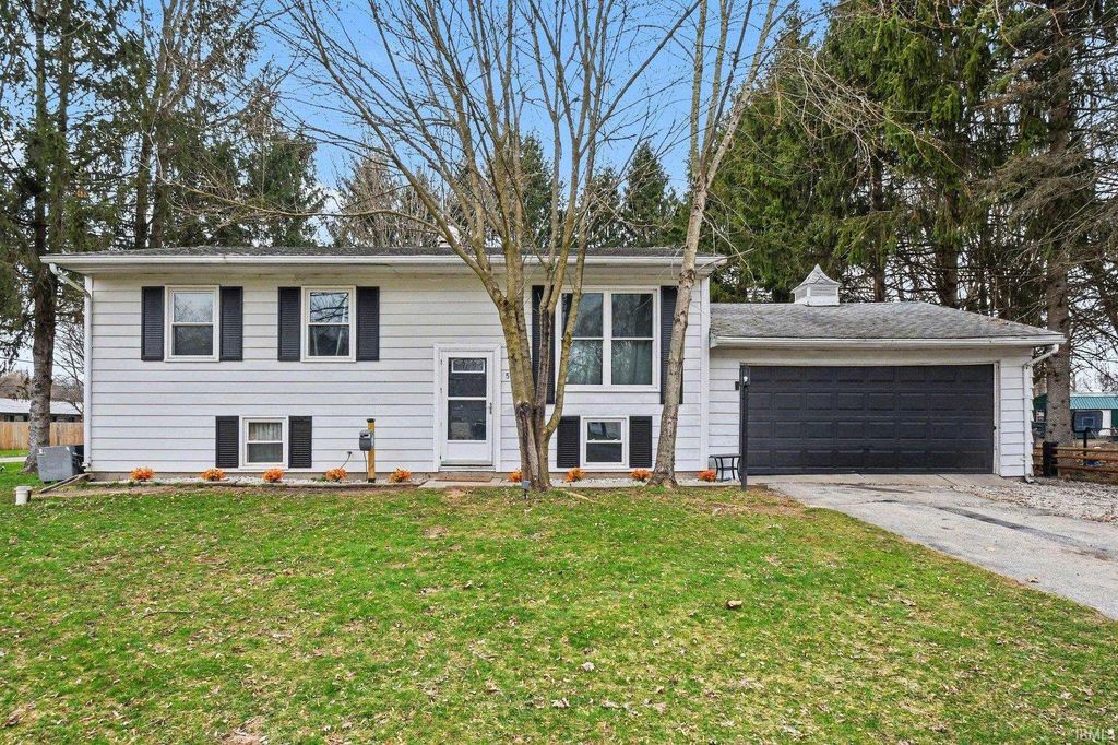 Photo of 54599 County Road 1 Road, Elkhart, IN 46514 (MLS # 202609959)