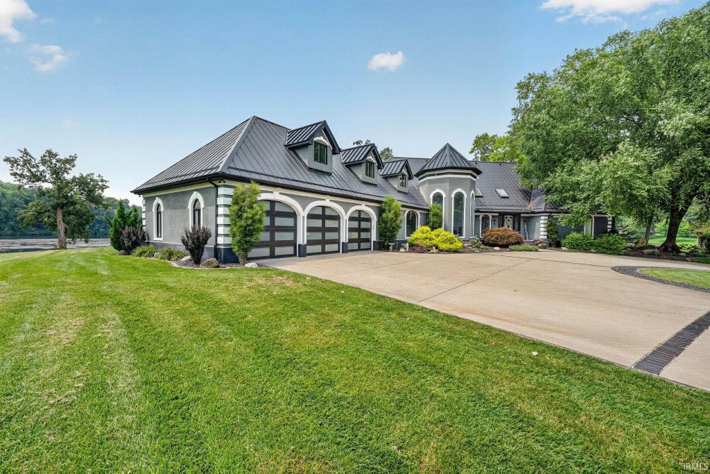 Photo of 2515 Waterbend Drive, Elkhart, IN 46514 (MLS # 202629765)