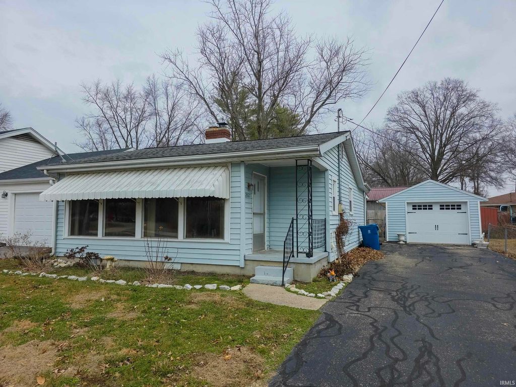 Photo of 2027 College Drive, Mount Carmel, IL 62863 (MLS # 202600875)