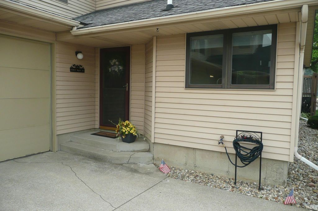 Photo of 1313 Freda Drive #C, Elkhart, IN 46514 (MLS # 202629188)