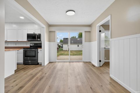 Tiny photo for 1516 BELVEDERE Drive, Kokomo, IN 46902 (MLS # 202543077)