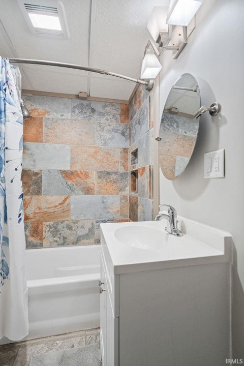 Tiny photo for 623 LAKEWOOD Place, Greentown, IN 46936 (MLS # 202638300)
