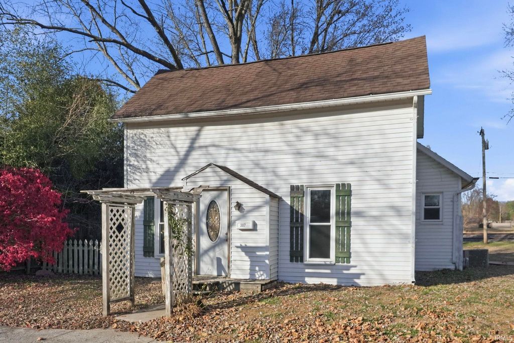 Photo of 307 E Broad Street, South Whitley, IN 46787 (MLS # 202546484)