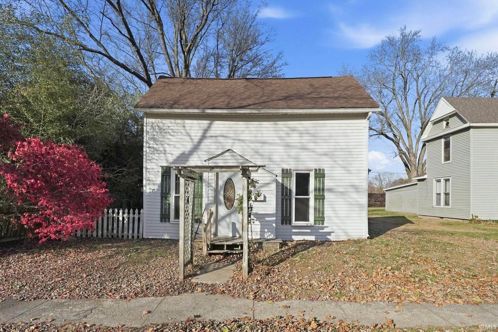Photo of 307 E Broad Street, South Whitley, IN 46787 (MLS # 202546484)