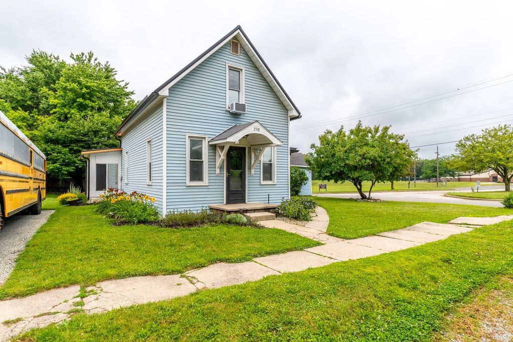 Photo of 298 N Main Street, Laketon, IN 46943 (MLS # 202625989)
