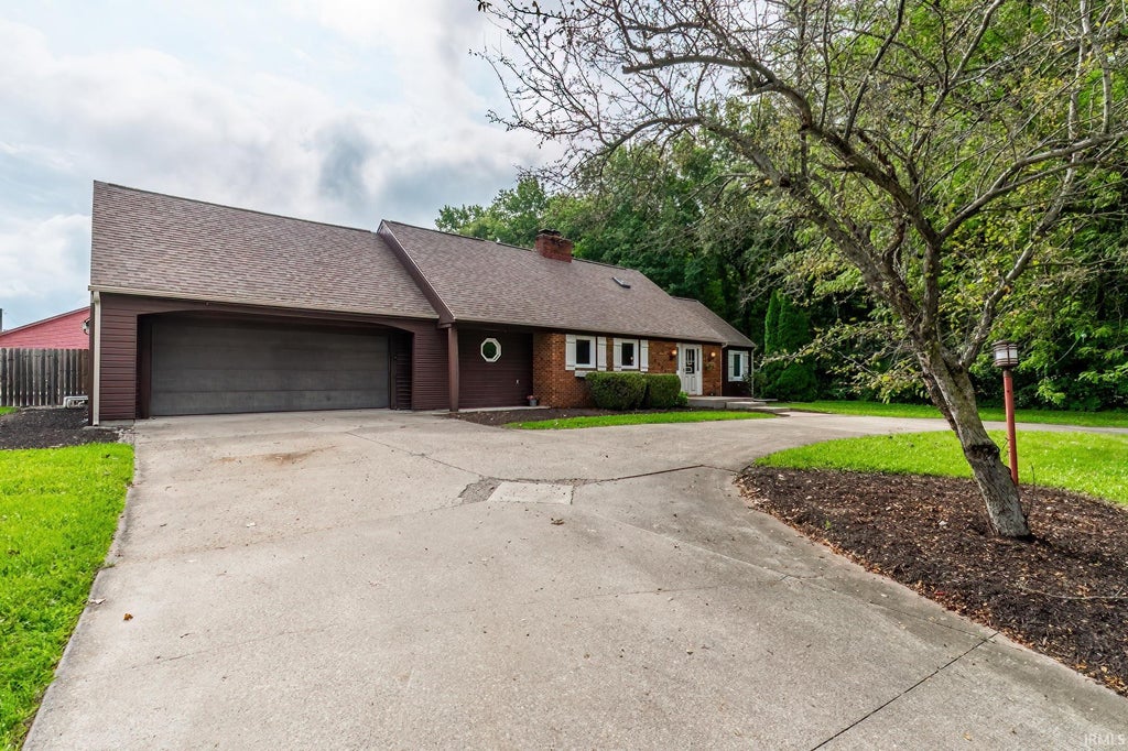 Photo of 10234 Hickory Valley Drive, Fort Wayne, IN 46835 (MLS # 202633720)