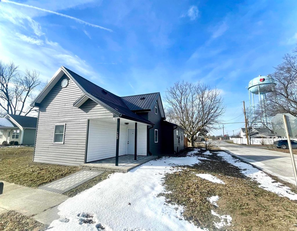 Photo of 723 N Cherry Street, Hartford City, IN 47348 (MLS # 202602576)