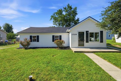 Tiny photo for 1729 Madison Street, Decatur, IN 46733 (MLS # 202627209)