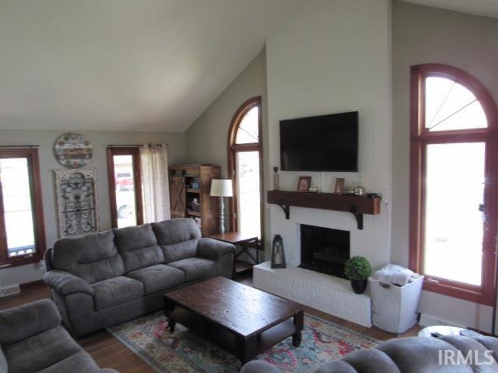 Photo of 1200 Pinehurst Drive, Mount Vernon, IN 47620 (MLS # 202610560)