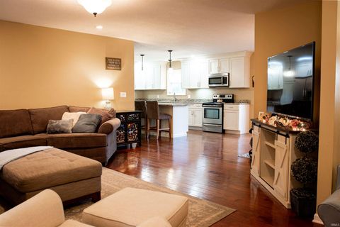 Tiny photo for 905 N Pheasant Court, Vincennes, IN 47591 (MLS # 202545500)